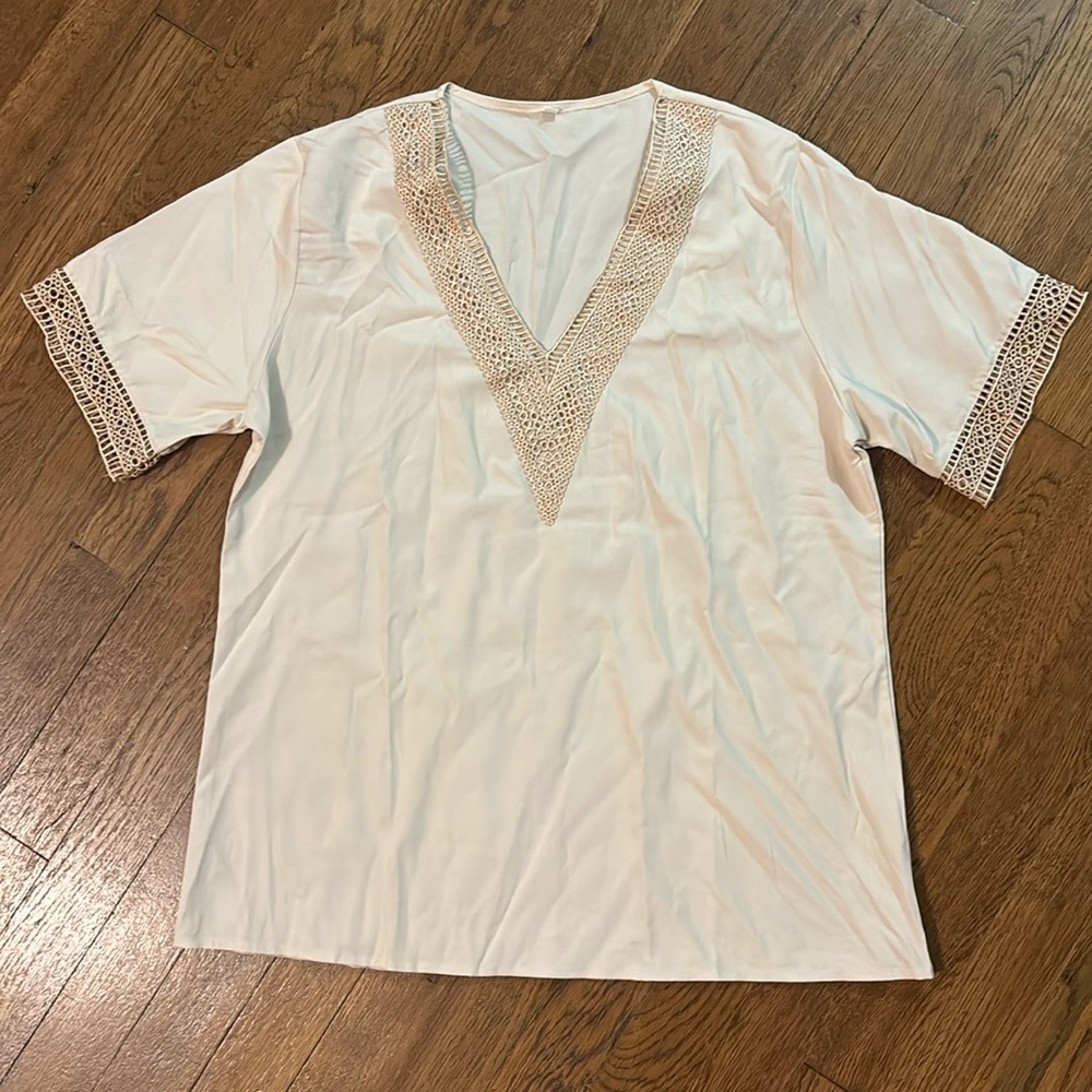 Women’s Blouse, Excellent Condition! Size Medium